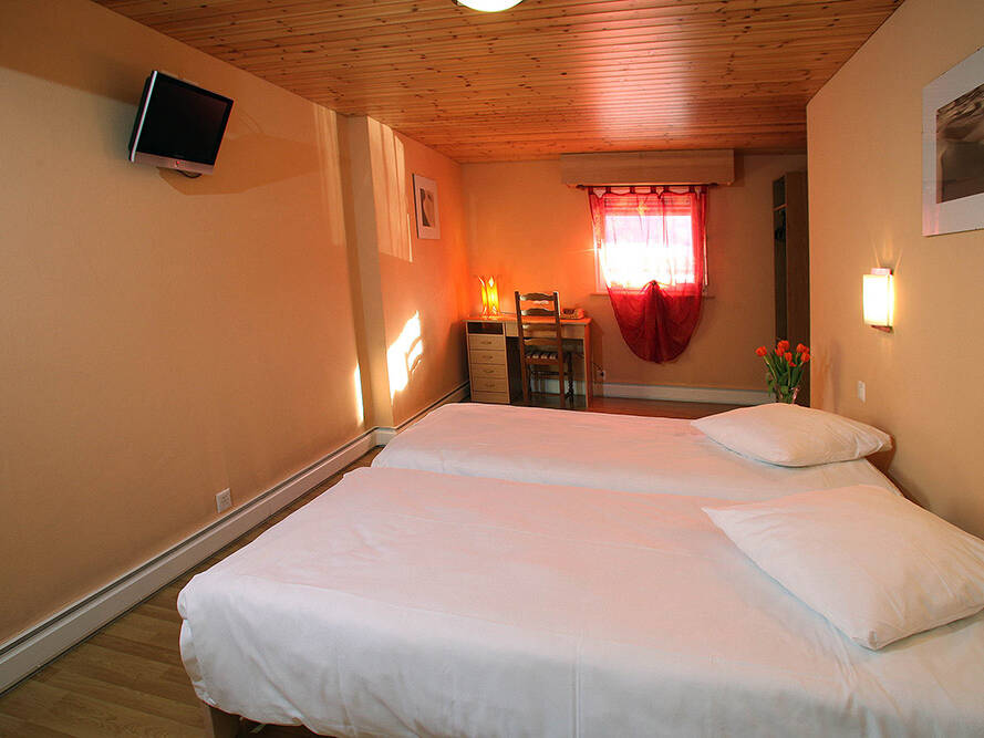 Chambre standard à deux lits - motel 13 étoiles - St-Léonard - Valais Suisse
